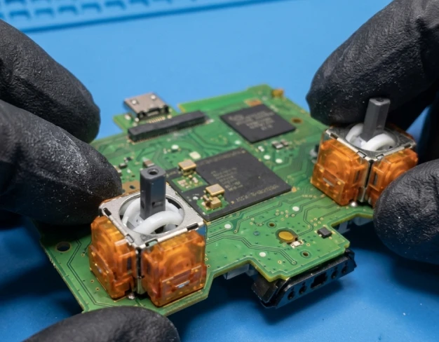 Обслуживание игровых консолей и геймпадов