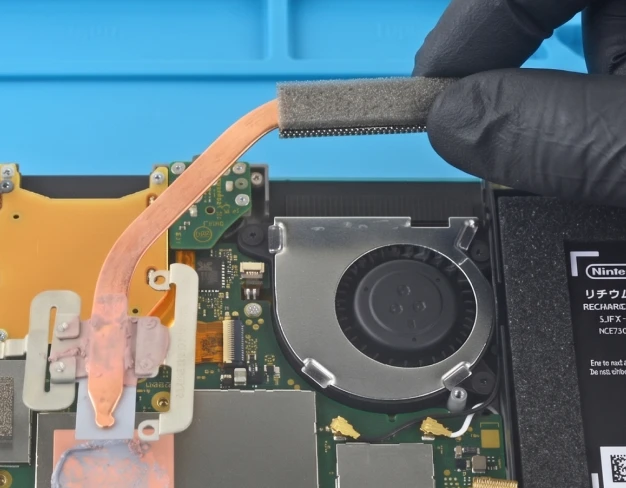 Замена аккумулятора портативных консолей и чистка охлаждения