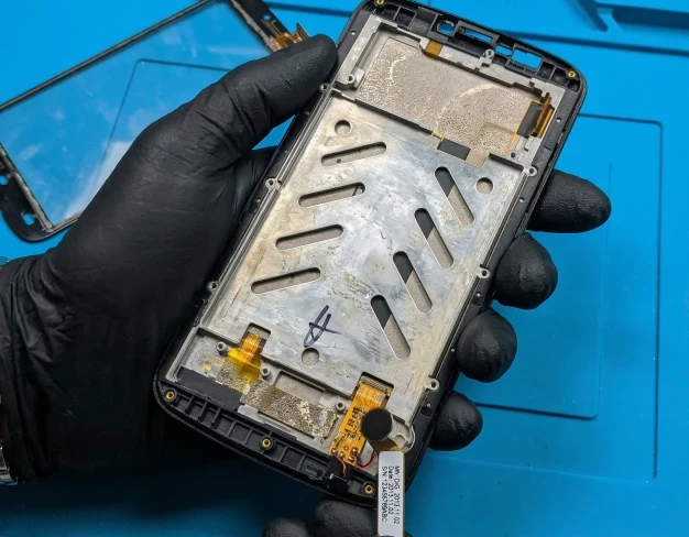 Замена аккумулятора и ремонт цепи питания DOOGEE