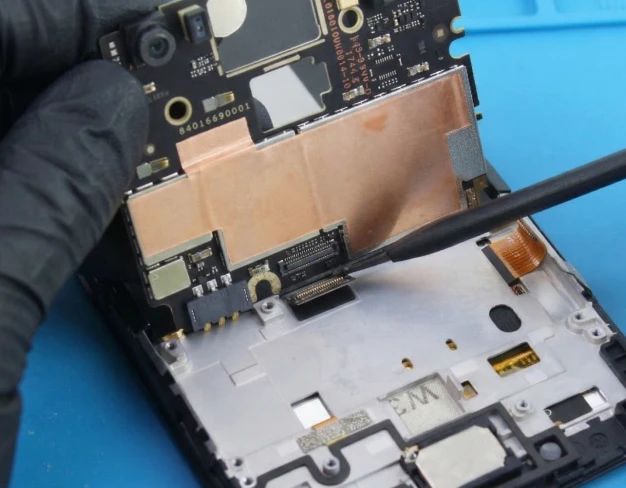 Замена разъема зарядки и аккумулятора смартфона Motorola