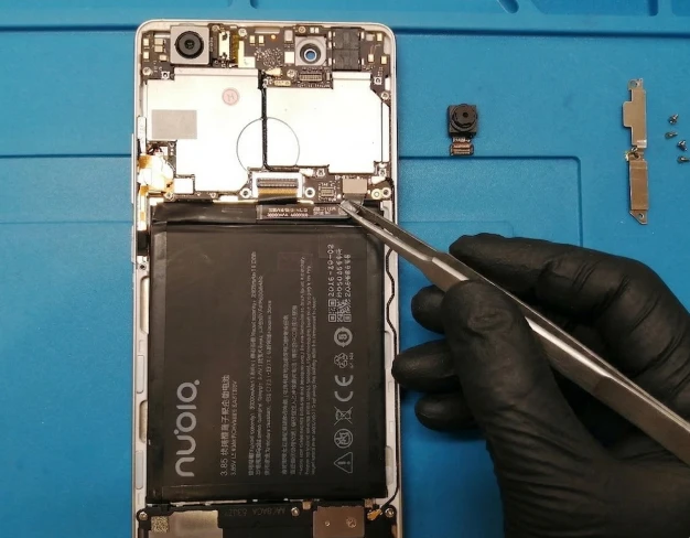 Замена дисплея и шлейфа смартфона NUBIA
